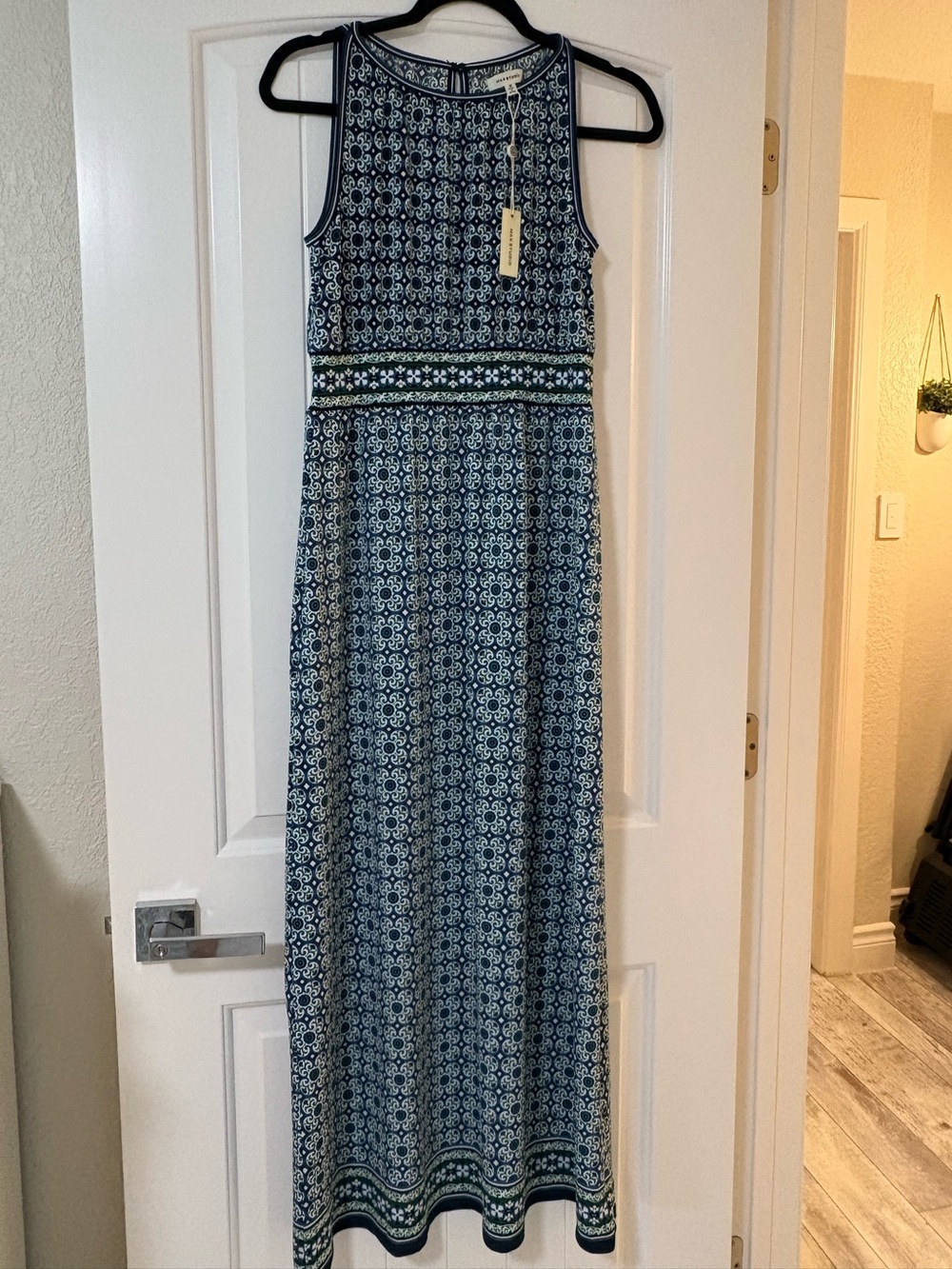 Max Studio Navy and White Patterned Sleeveless Maxi Dress